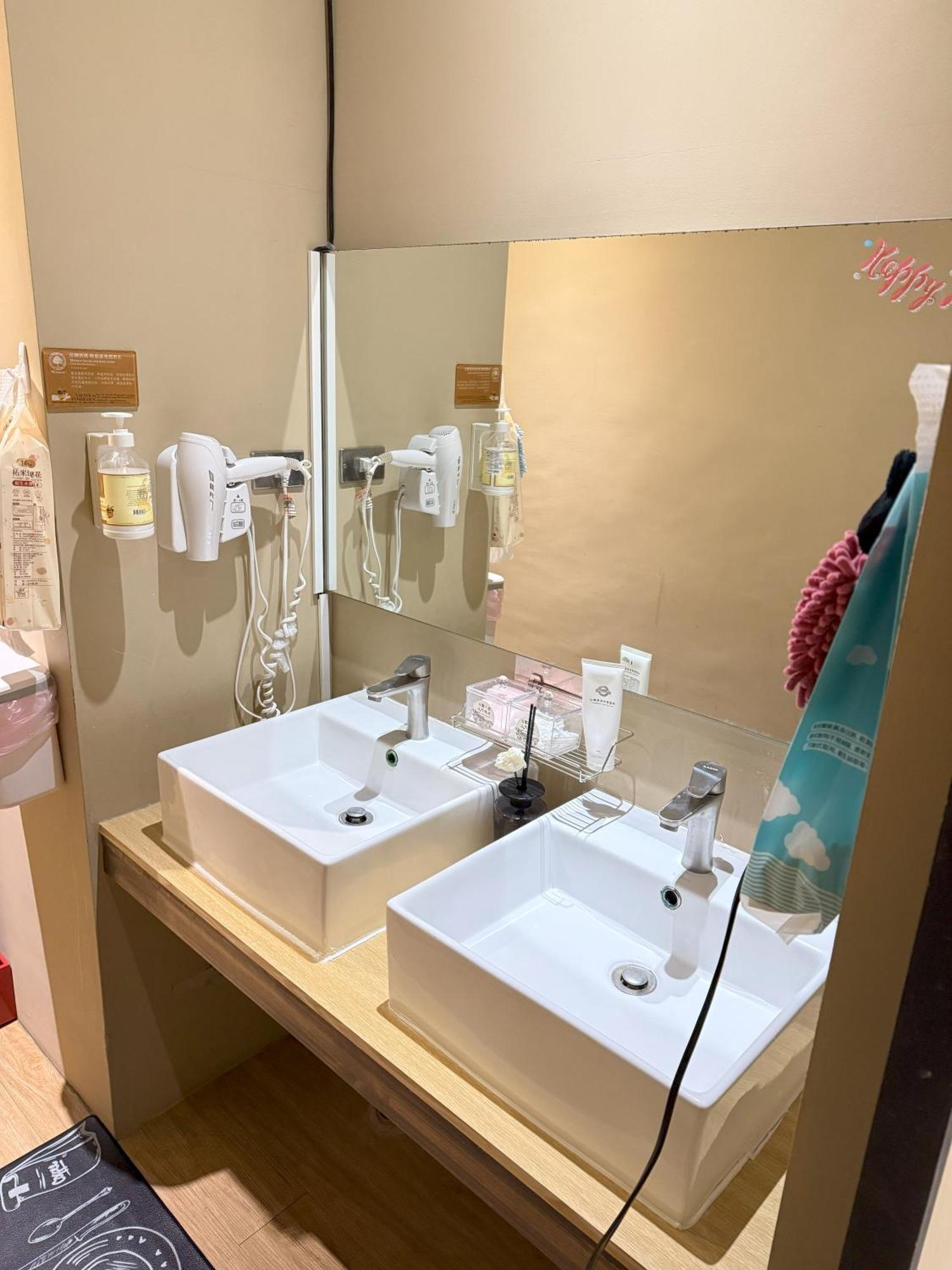 Deer Park Hostel لوكانغ المظهر الخارجي الصورة